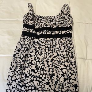 Black and white dress. Summer or fall!! Floral print size 6. Great condition.